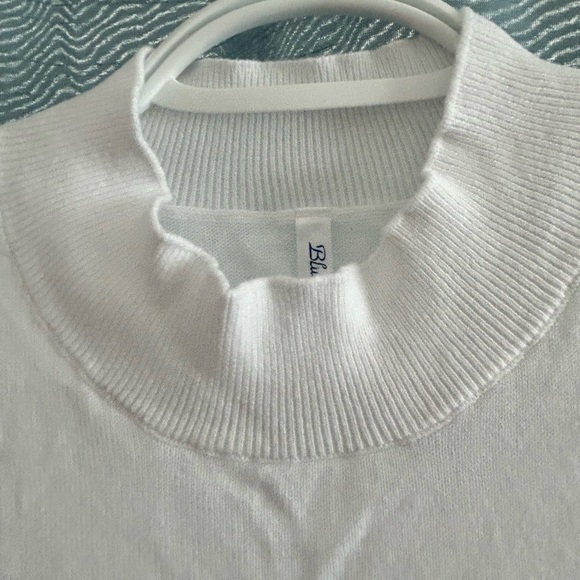Blue Sky Women's White Muscle Tee- XL - turtle neck- new or like new - Picture 3 of 9